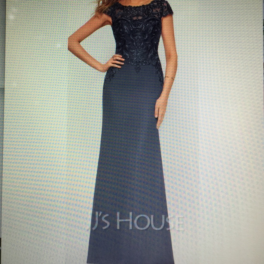 NEW WITH TAGS Beautiful floor length gown